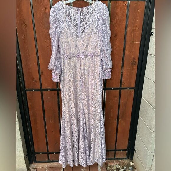Mac Duggal Lace Long Sleeve V Neck Embellished Gown Vintage Lilac size 10 NWT - Picture 4 of 11
